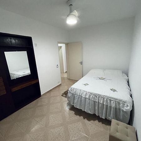 Apartamento Charmoso A 400Mts Da Praia Da Enseada Гуаружа Экстерьер фото
