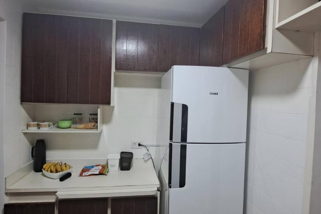 Apartamento Charmoso A 400Mts Da Praia Da Enseada Гуаружа Экстерьер фото