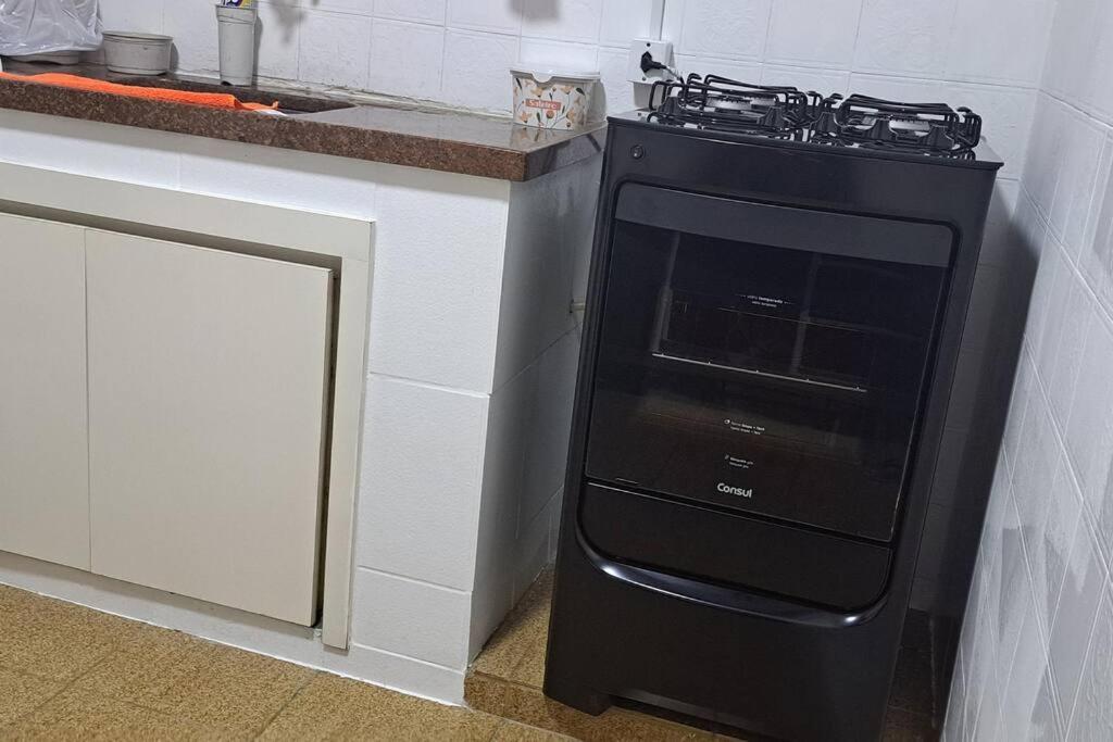 Apartamento Charmoso A 400Mts Da Praia Da Enseada Гуаружа Экстерьер фото