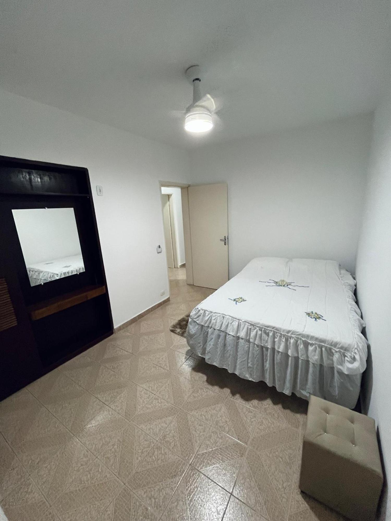 Apartamento Charmoso A 400Mts Da Praia Da Enseada Гуаружа Экстерьер фото