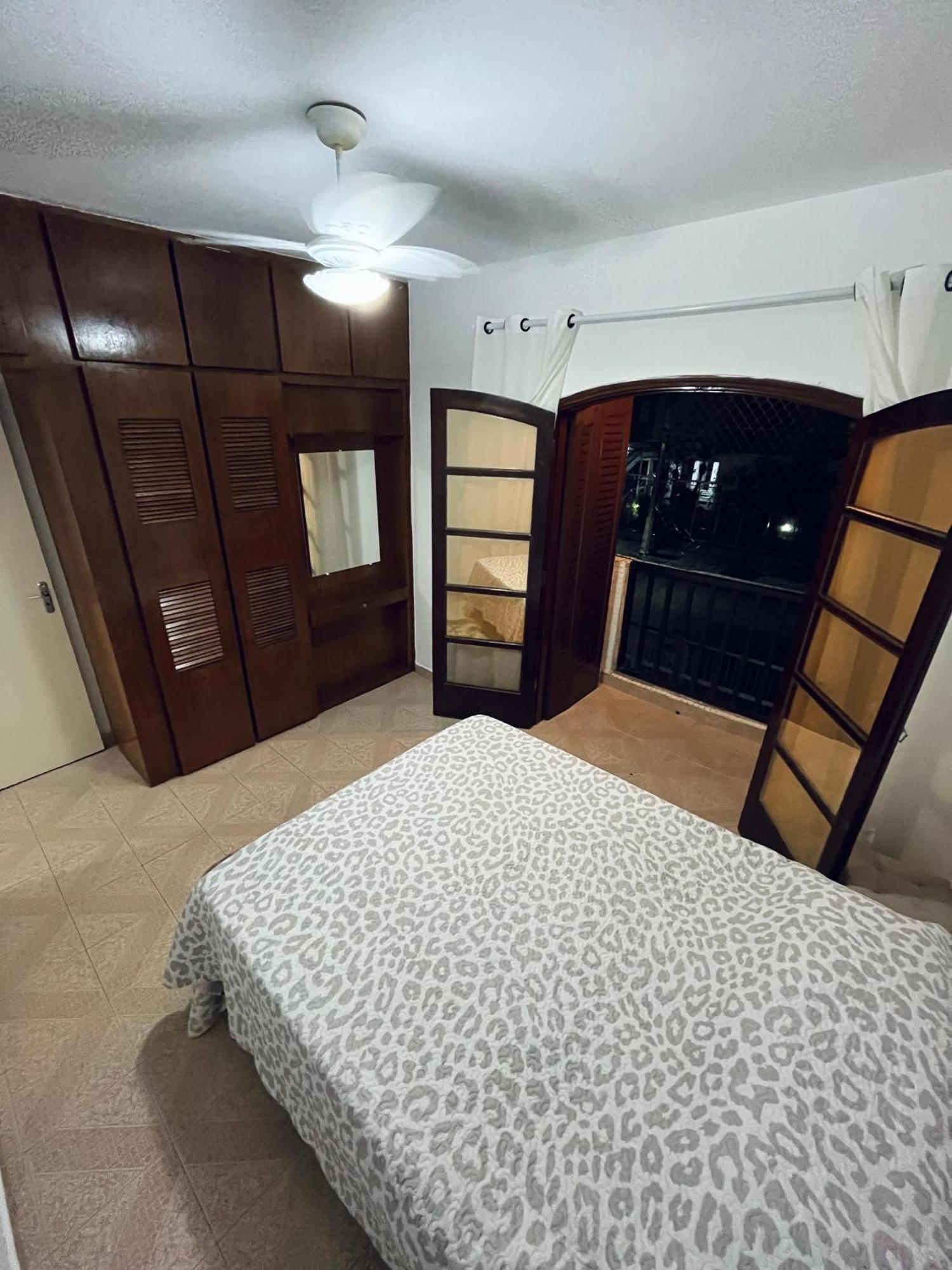 Apartamento Charmoso A 400Mts Da Praia Da Enseada Гуаружа Экстерьер фото