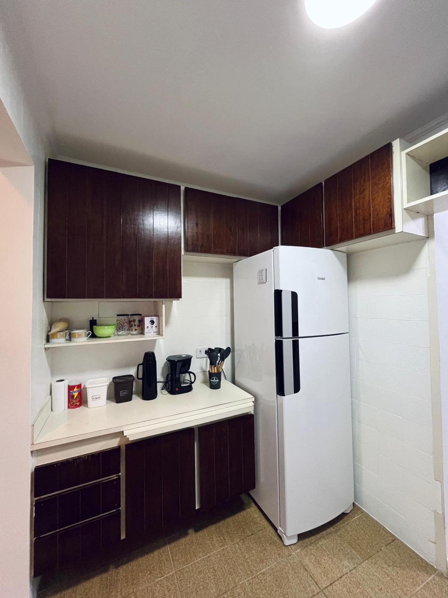 Apartamento Charmoso A 400Mts Da Praia Da Enseada Гуаружа Экстерьер фото