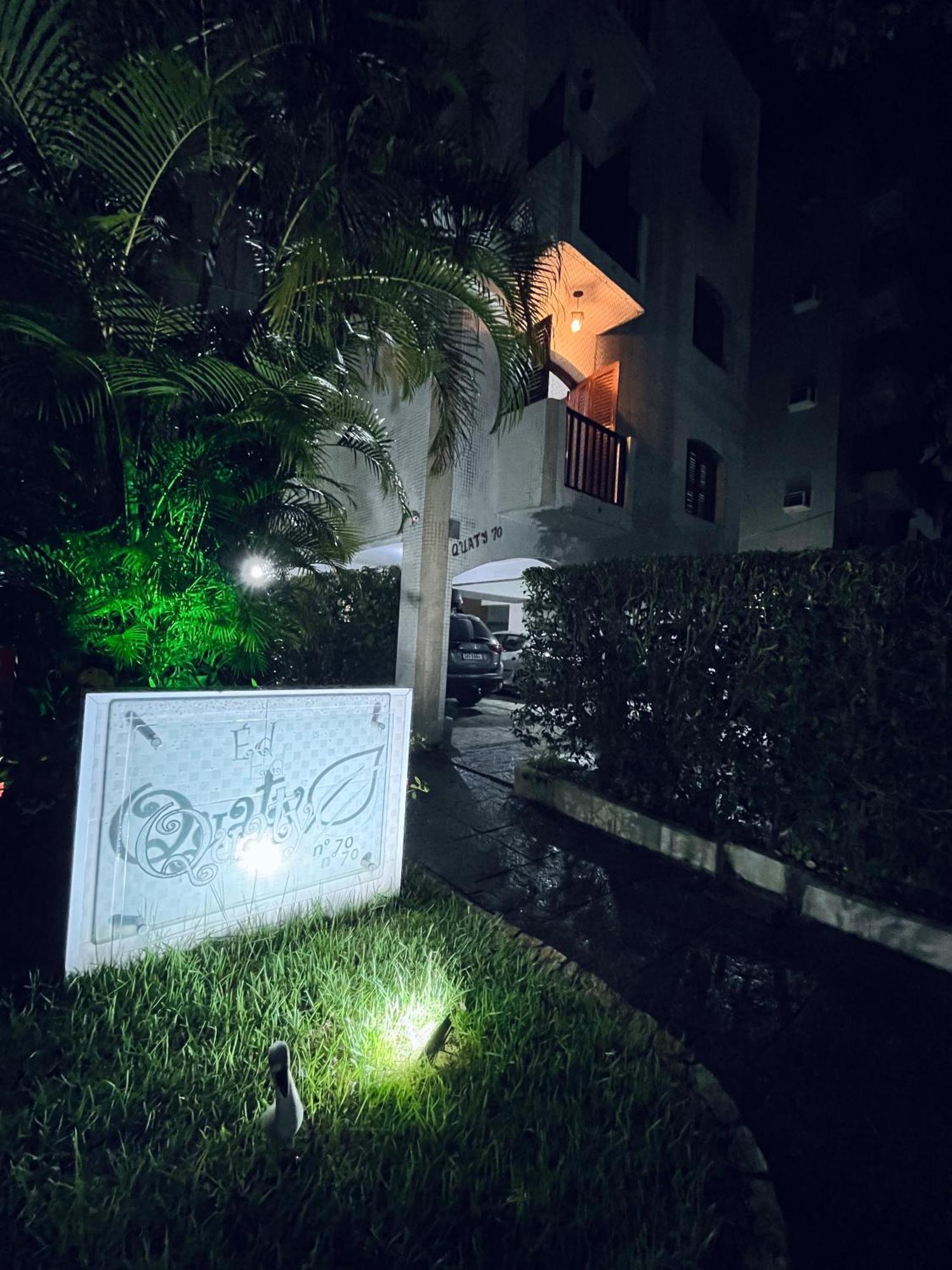 Apartamento Charmoso A 400Mts Da Praia Da Enseada Гуаружа Экстерьер фото